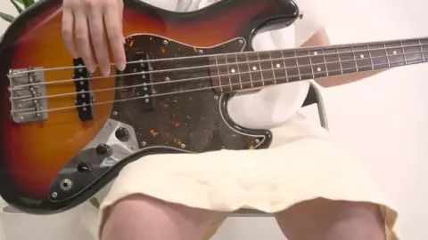 Bass Lesson 04 – Asian Teen’s Sultry Music Lesson