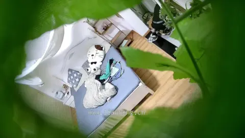 Girl in Yoga Pants Cheating