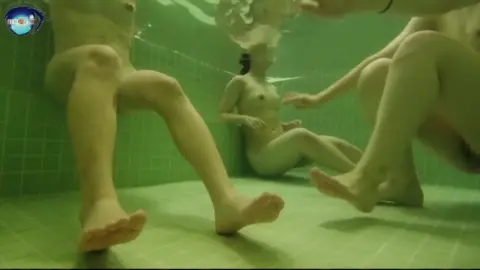 Low-Angle Array Posing