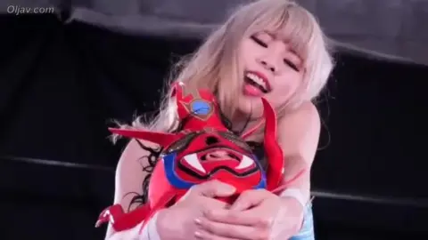 Wrestling in Swimsuits – Intense Matches