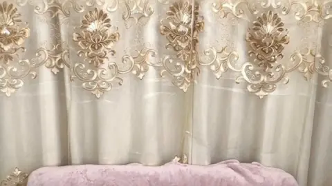 Ins 36 – 260193686762f59c0ff Lesbian Scene