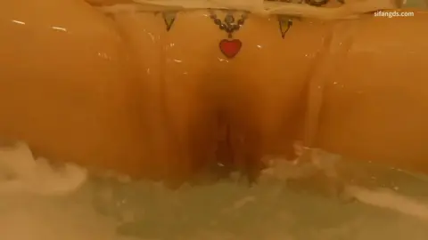 Tian Bingbing – Asian Beauty Takes a Bath and Masturbates