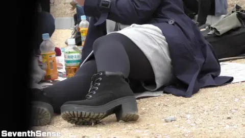 Asian Girls Outdoor Sitting Scenes