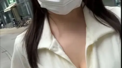 Legs Crossed, Selfie Moments