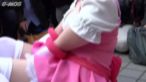 Asian Girl Exposes Underwear Outdoors