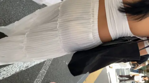 Asian Girls Show Midriff on Street