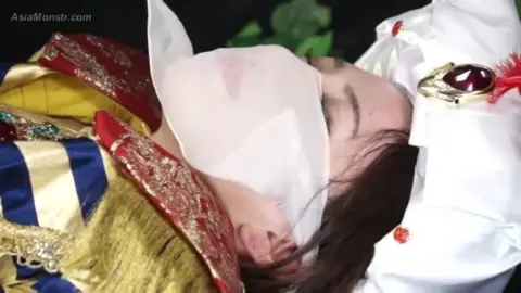 Asian Beauty in Costume Play