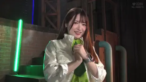 Asian Girl Seduces with Explicit Poses