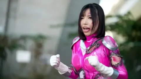 Asian Superheroines in Explicit Outdoor Encounter