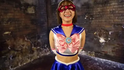 Cosplay Fight in Abandoned Building