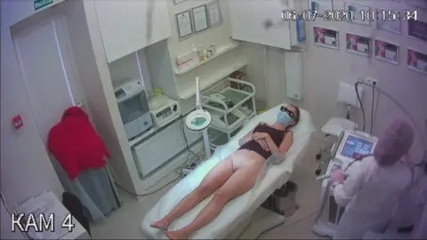 Hidden Camera in Depilation Salon 3 – Lesbian Fingering