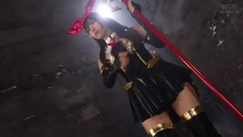 Asian Girl Fights in Dark Room