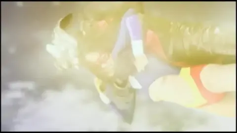 Asian Superheroines in Laboratory Encounter