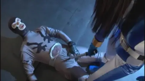 Asian Women in Blue Costume Fight Men in Silver Armor